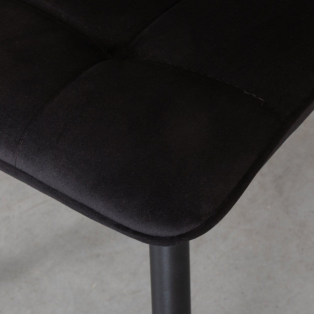 LABEL51 Eetkamerstoel Bistro - Zwart - Fluweel - Black Frame
