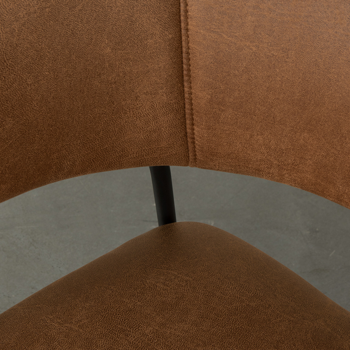LABEL51 Eetkamerstoel Luuk - Cognac - Micro Suede - Black Frame
