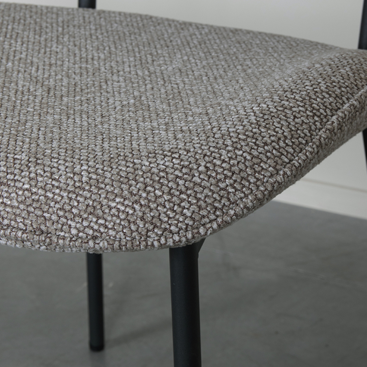 LABEL51 Eetkamerstoel Senn - Truffel grijs - Boucle - Black Frame