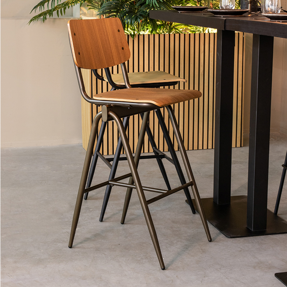 LABEL51 Barkruk Solid - Walnoot - Hout - Zithoogte 86