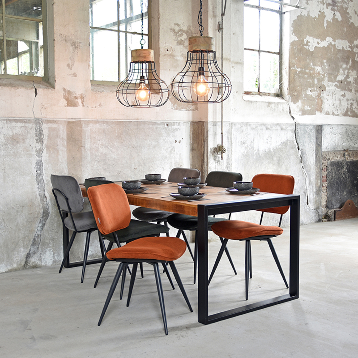 LABEL51 Eetkamerstoel Vic - Donkergrijs - Ribcord - Black Frame